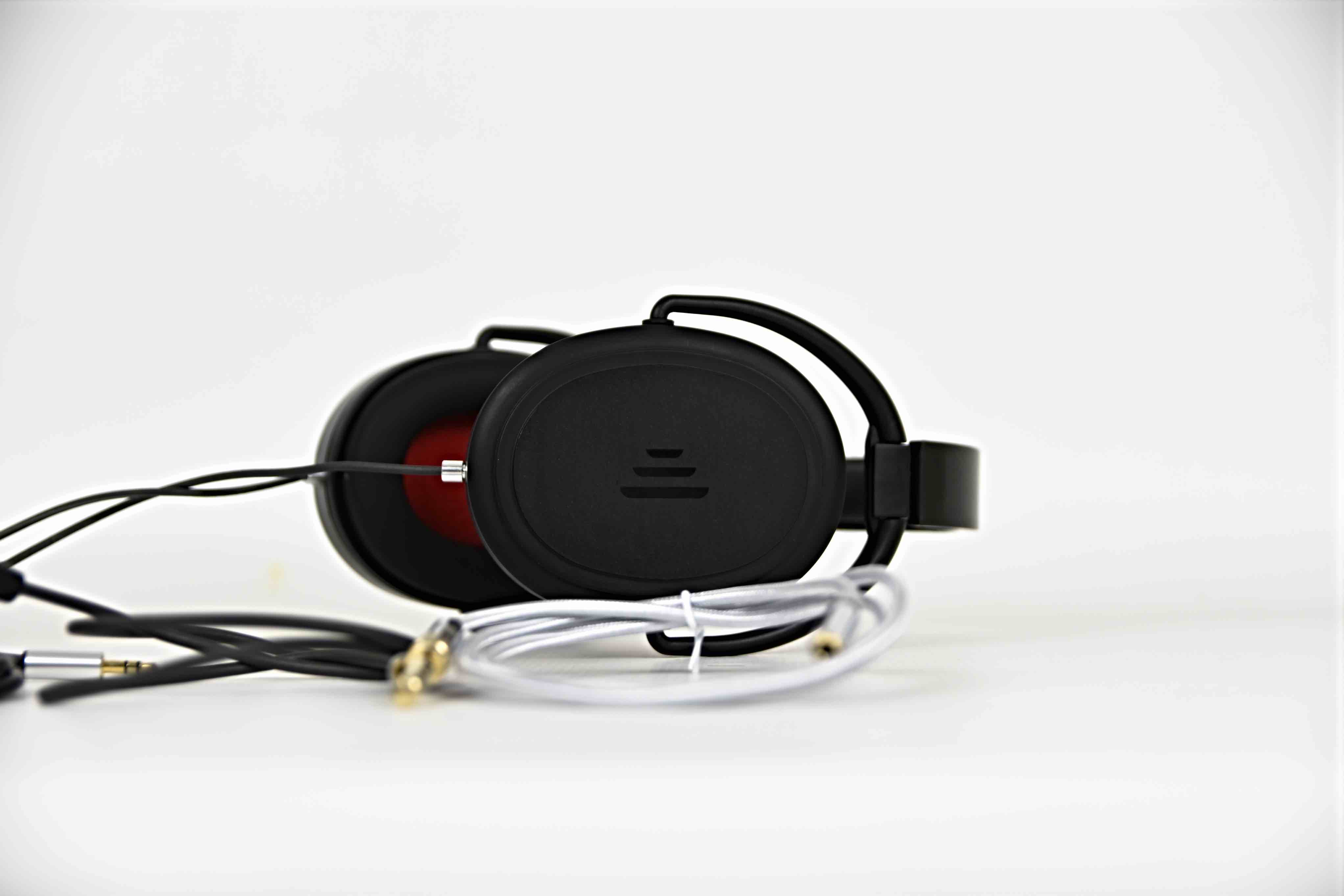 Direct Sound Extreme Isolation SP-34 Headphones tested by en.beatit.tv